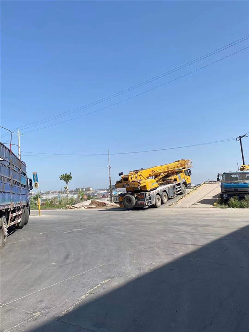 铜鼓县25吨吊车的租赁价格大概是多少？