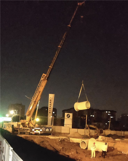 铜鼓县“弯臂矫正”—— 吊车的 “形变补偿” 技术